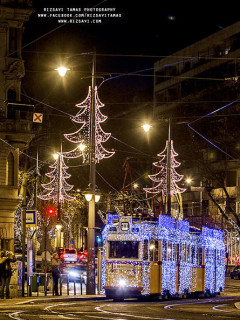 流光溢彩的夜晚 圣诞气氛下的布达佩斯
